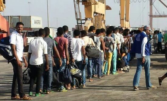 إجلاء 132 لاجئاً صومالياً من اليمن إلى بلادهم عبر ميناء عدن
