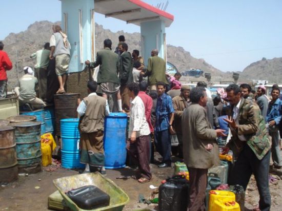انتفاضة عمالية ضد نهب الميليشيات الحوثية نفط الحديدة