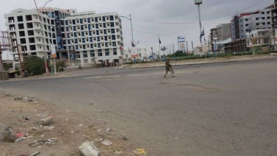 عدن : اشتباكات مسلحة على أرضية في محيط جولة كالتكس بالمنصورة 