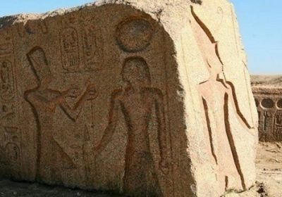 مصر: العثور على لوحة أثرية للملك رمسيس الثاني