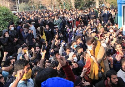 مظاهرات بمدن إيرانية في "الموجة الثانية من الثورة"