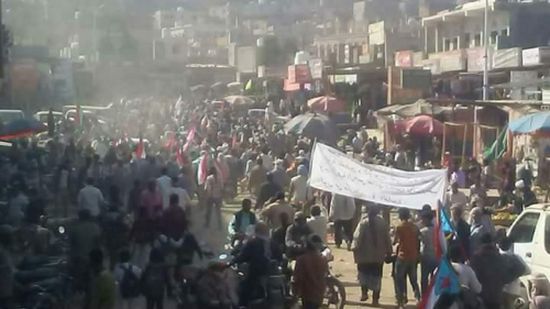 صور: لآلاف من أبناء الضالع يحتشدون دعما للمجلس الانتقالي الجنوبي وللمطالبة برحيل حكومة بن دغر