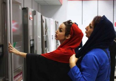 تقرير رئاسي: نصف الإيرانيين يرفضون الحجاب
