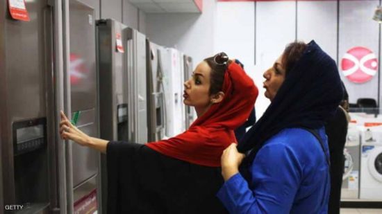 تقرير رئاسي: نصف الإيرانيين يرفضون الحجاب