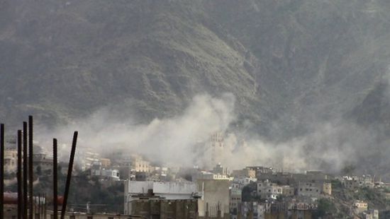 إصابة 7 مدنيين جراء قصف حوثي استهدف حيا سكنيا بتعز