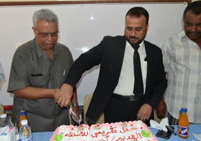  مكتب الصحة والسكان بمحافظة المهرة يقيم حفل تكريم وتوديع  للمدير السابق بن عفرار
