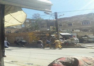 الحوثيون يقتحمون محلات تجارية في صنعاء ويجبرون أصحابها على دفع مبالغ طائلة تحت تهديد السلاح