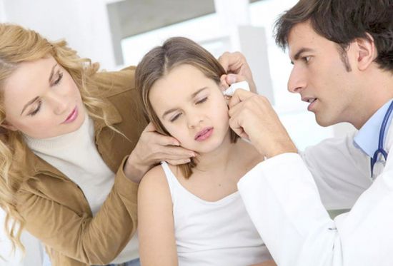 زيادة شمع الأذن عند الأطفل أسبابه وطرق علاجه