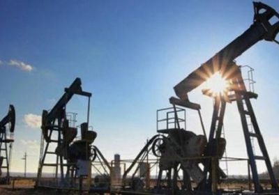 النفط يسجل أعلى مستوى في أسبوعين بعد تعافي أسواق الأسهم والتوتر في الشرق الأوسط
