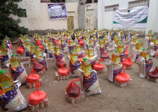 منظمة "سواسية" تدشن المرحلة الثانية من مشروعها الغذائي السنوي للنازحين في عدن
