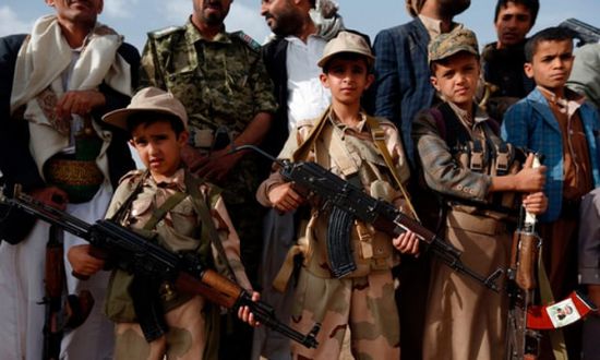 الترغيب والترهيب... وسيلة ميليشيا الحوثي للزج بالاطفال إلى جبهات القتال