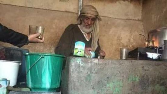 بالصور.. قصة بائع شاي في صنعاء رثاه اليمنيون