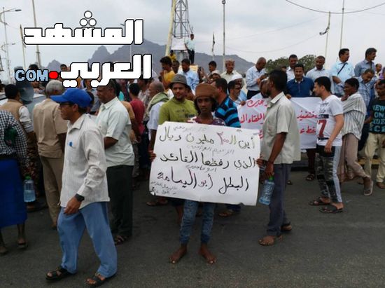 "صور" خروج مسيرة حاشدة في البريقة تدعو لإقالة اليزيدي وإحالته للتحقيق