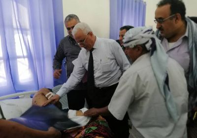 الوكيل المفلحي يتفقد جرحى الحادث الارهابي في مستشفى باصهيب 
