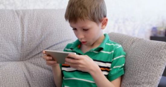 PhoneKid هاتف ذكى جديد مخصص للأطفال يسمح للأباء بالتحكم فيه عن بعد