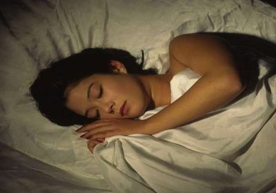 العلماء يثبتون فائدة النوم للعقل