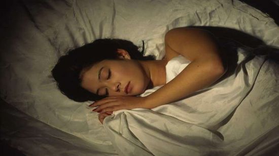 العلماء يثبتون فائدة النوم للعقل