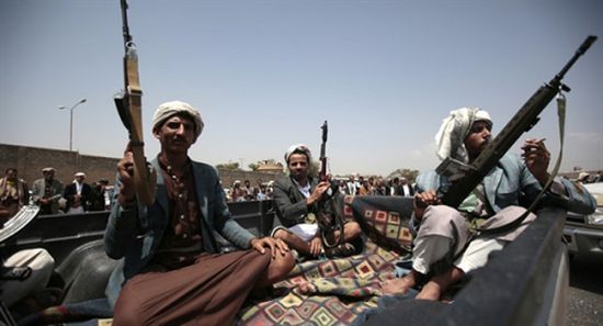 ميليشيا الحوثي تفرج عن عسكريين موالين لصالح بينهم ضباط برتب رفيعة