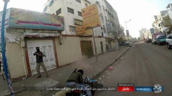 داعش يتبنى اغتيال جنديين بعدن وينشر صورا للعملية
