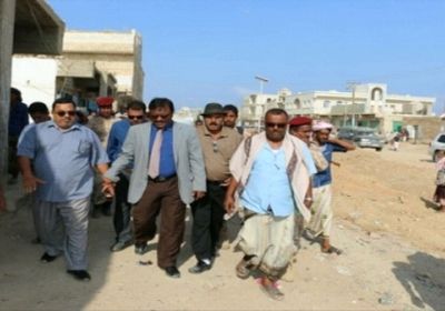 محافظ سقطرى يتفقد سير أعمال الصيانة في شوارع حديبو ويثمن دور الإمارات في دعم المحافظة