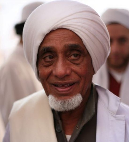 وفاة أحد أشهر أعيان وعلماء مدينة تريم الحبيب عبدالله بن شهاب بعد صراع مع المرض