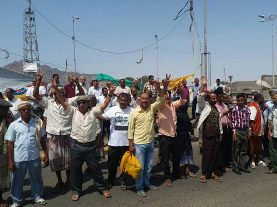 نقابة عمال شركة النفط في عدن تتوعد بخطوات تصعيدية إذا لم يتم الاستجابة لمطالبها 