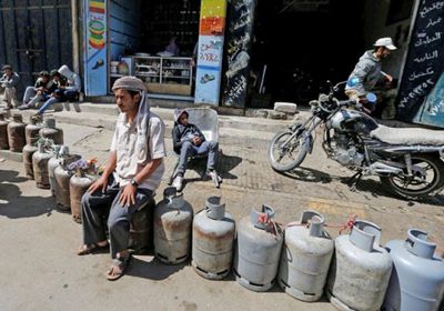 ميليشيا الحوثي تقطع الوقود عن المواطنين رداً على الاحتجاجات ضدها في صنعاء