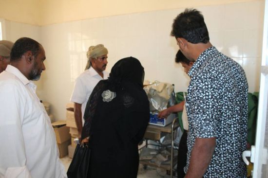 ضابط مشاريع الصحة بالصندوق الإجتماعي  يتفقد حاضنات الأطفال بمستشفى خليفة وقلنسية بسقطرى