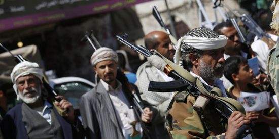 الحوثيون يتجهون نحو المتقاعدين العسكريين والمدنيين لتعويض خسائرهم البشرية في الجبهات