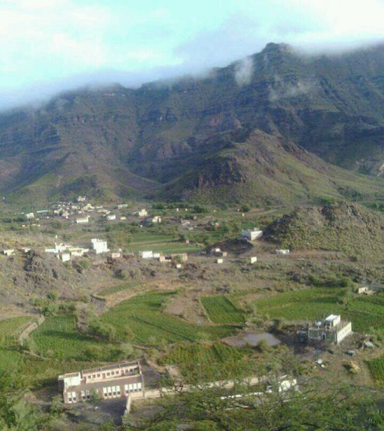 احتراق منزل مواطن اثر قصف مليشيات الحوثي قرى غرب مريس بالضالع 