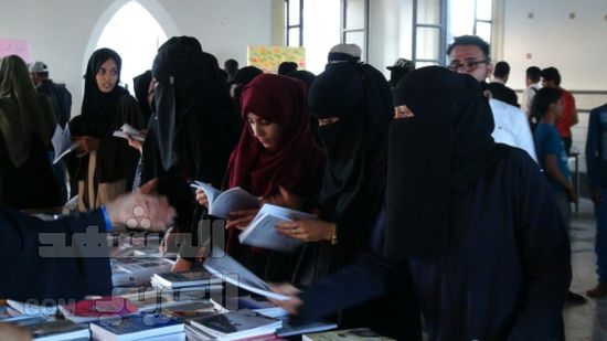 تغطية مصورة.. شباب وفتيات عدن في معرض بوك تايم للكتاب : من هنا سنتحدى الإرهاب