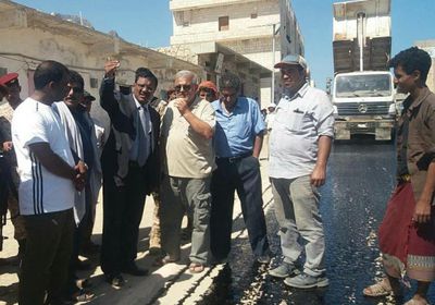 المحافظ السقطري يطلع على عملية تأهيل شارع "20" الرئيسي  في العاصمة "حديبو"