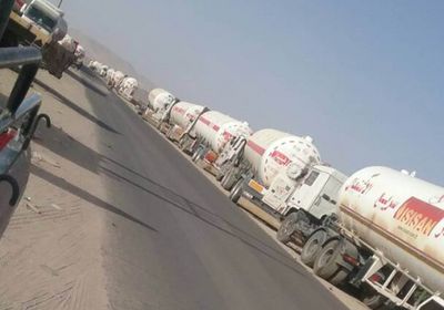 قبائل مأرب تمنع  مرور حافلات النفط  احتجاجا على تسعيرة الحكومة الجديدة