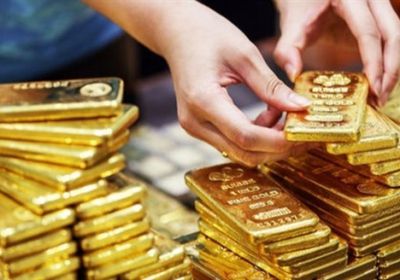 الذهب يتراجع قبيل بيانات أمريكية مهمة