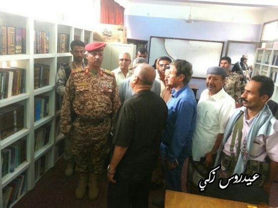 محافظ لحج يَتَفَقَّد فرع الهيئة العامة للكتاب بالمحافظة و يزور مكتبة  " القُمِندَان "  بالحوطة