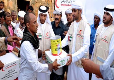 "الهلال الأحمر الإماراتي"  تبدأ المرحلة الثالثة من توزبع السلال الغذائية في عدد من قرى محافظة تعز