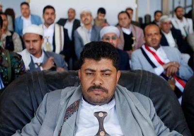 مليشيا الحوثي تنهب إغاثات المدارس وتوزعها على قياداتها