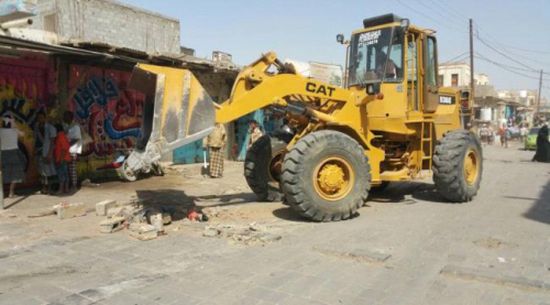 السلطة المحلية بمحافظة لحج تطلق حملة لإزالة العشوائيات من الشارع الرئيسي لمديرية الحوطة 