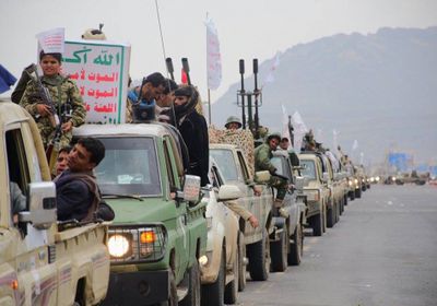 ميليشيا الحوثي تدفع المواطنين بقوة السلاح للاحتشاد في ميدان السبعين للإحتماء بهم أمام مبعوث الأمم المتحدة