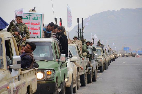 ميليشيا الحوثي تدفع المواطنين بقوة السلاح للاحتشاد في ميدان السبعين للإحتماء بهم أمام مبعوث الأمم المتحدة