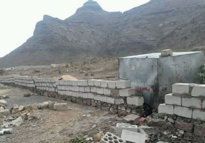 مليشيا الحوثي تنهب أراضي المواطنين بقوة السلاح في دمت شمال الضالع