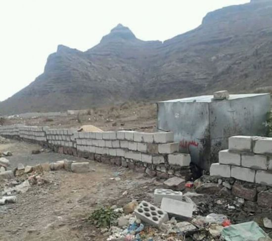 مليشيا الحوثي تنهب أراضي المواطنين بقوة السلاح في دمت شمال الضالع