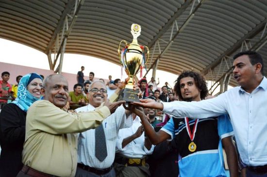 العلوم الإدارية تتغلب على الطب و تتوج ببطولة جامعة عدن لكرة القدم