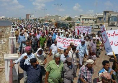 رقعة احتجاجات المتقاعدين العسكريين الجنوبيين تتمدد من عدن إلى لحج