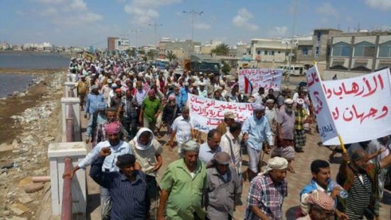 رقعة احتجاجات المتقاعدين العسكريين الجنوبيين تتمدد من عدن إلى لحج