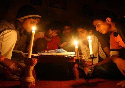 الكهرباء تبدأ البث التجريبي من " الصيف الساخن ".. والحكومة :الوقت غير مناسب للعودة الى عدن