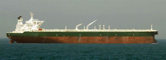 الاتحاد الأوروبي: السفينة التي استهدفها الحوثيون كانت تحمل مليوني برميل من النفط