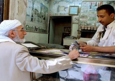 الحوثيون يداهمون محلات صرافة بصنعاء ويصادرون ملايين الريالات