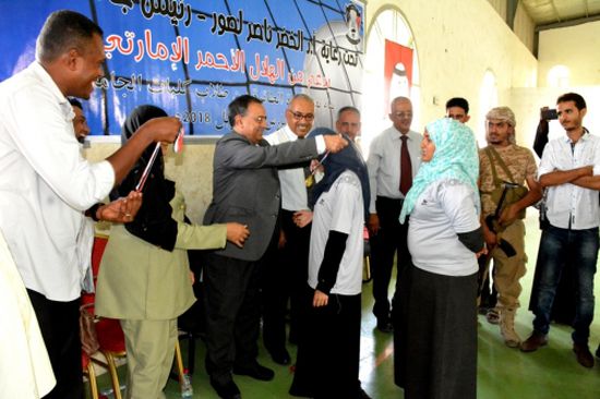 صور.. بدعم اماراتي اختتام بطولة جامعة عدن لكرة الطائرة والتربية عدن تتوج بكاس البطولة
