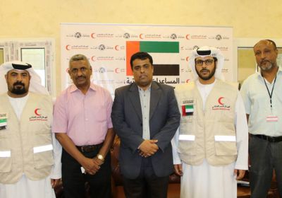 صور.. الهلال الأحمر الإماراتي يسلم معدات جديدة لمؤسسة مياه عدن